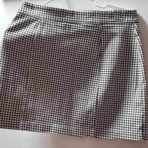 Forever 21 Black and White Houndstooth Mini Skirt